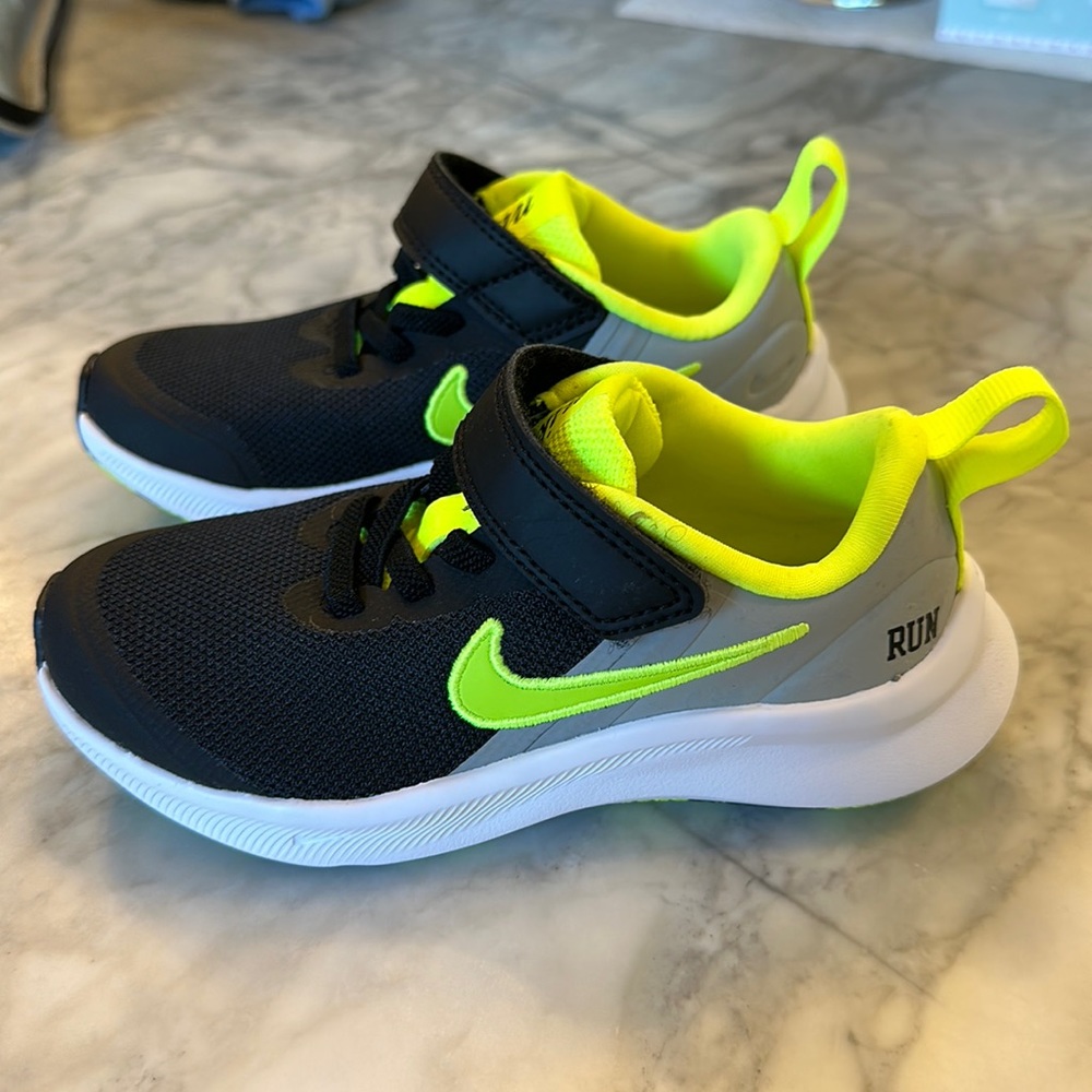 Nike toddler sneakers size 10.5